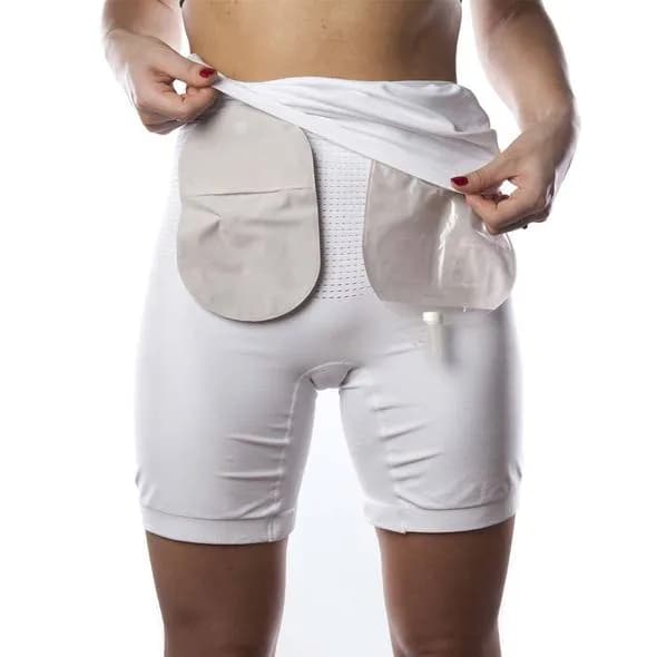 Stoma Taillen Bandagen kann mit Boxern oder Slips für zusätzlichen Halt kombiniert werden
