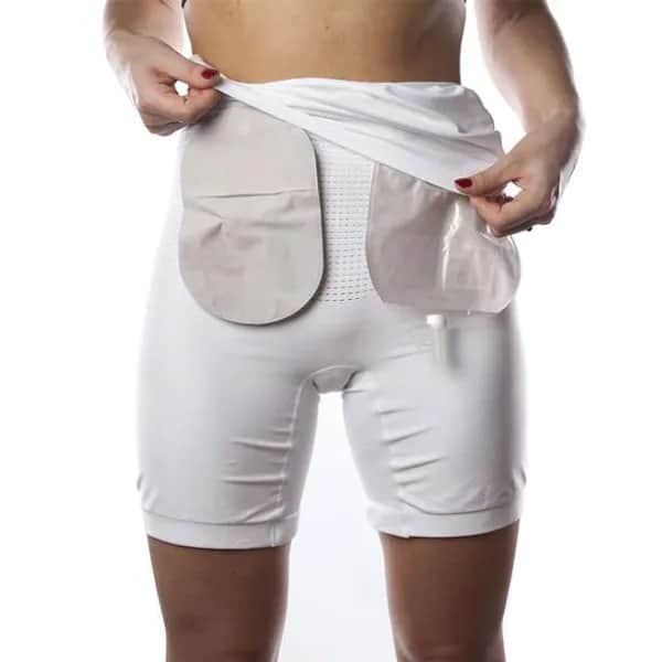 Stoma Taillen Bandagen kann mit Boxern oder Slips für zusätzlichen Halt kombiniert werden